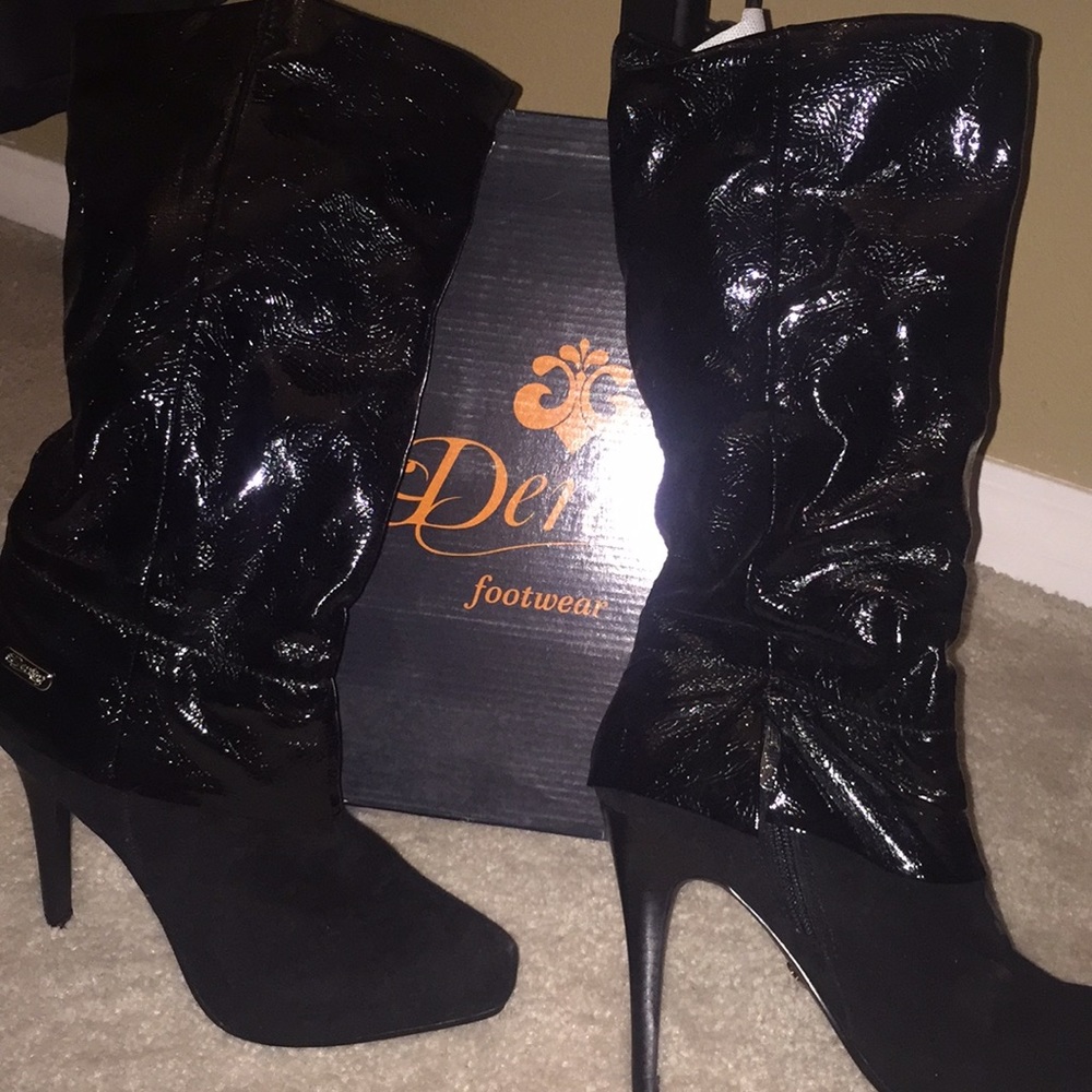 Dereon black boots never worn. Size 8